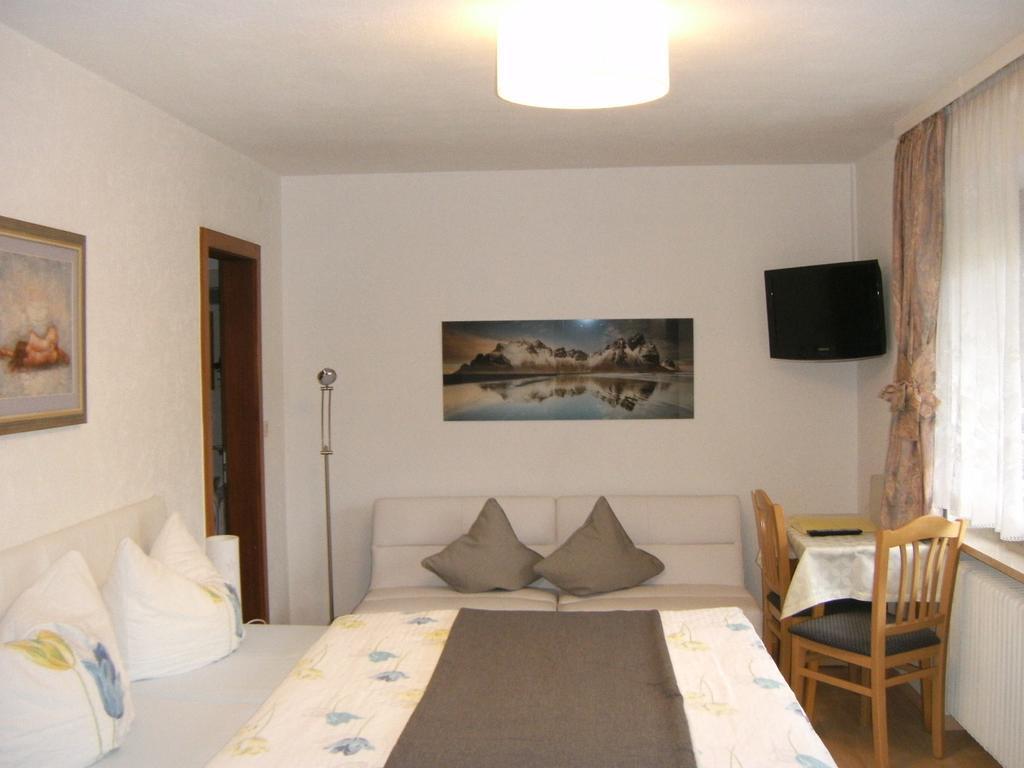 Pension Garni Gerhard Oetz Exterior photo