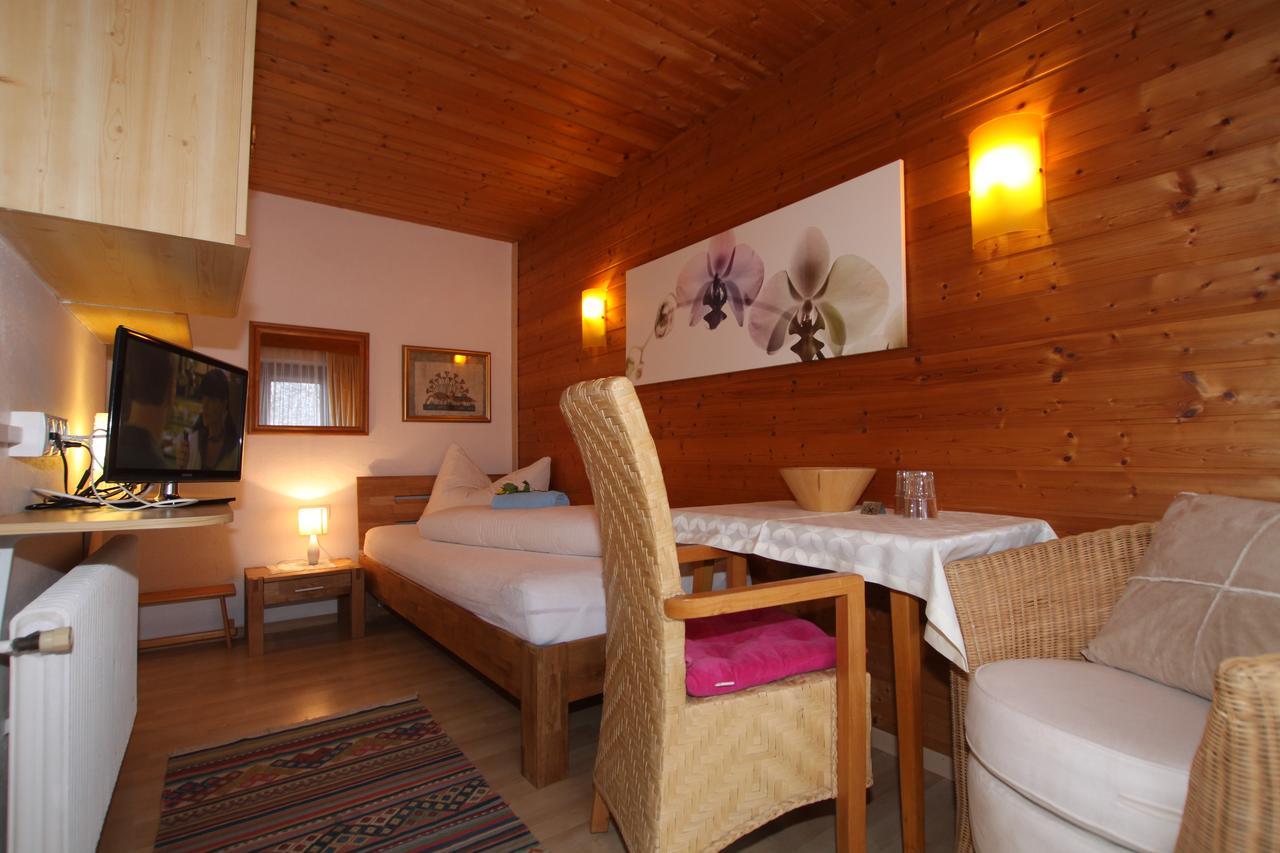 Pension Garni Gerhard Oetz Exterior photo