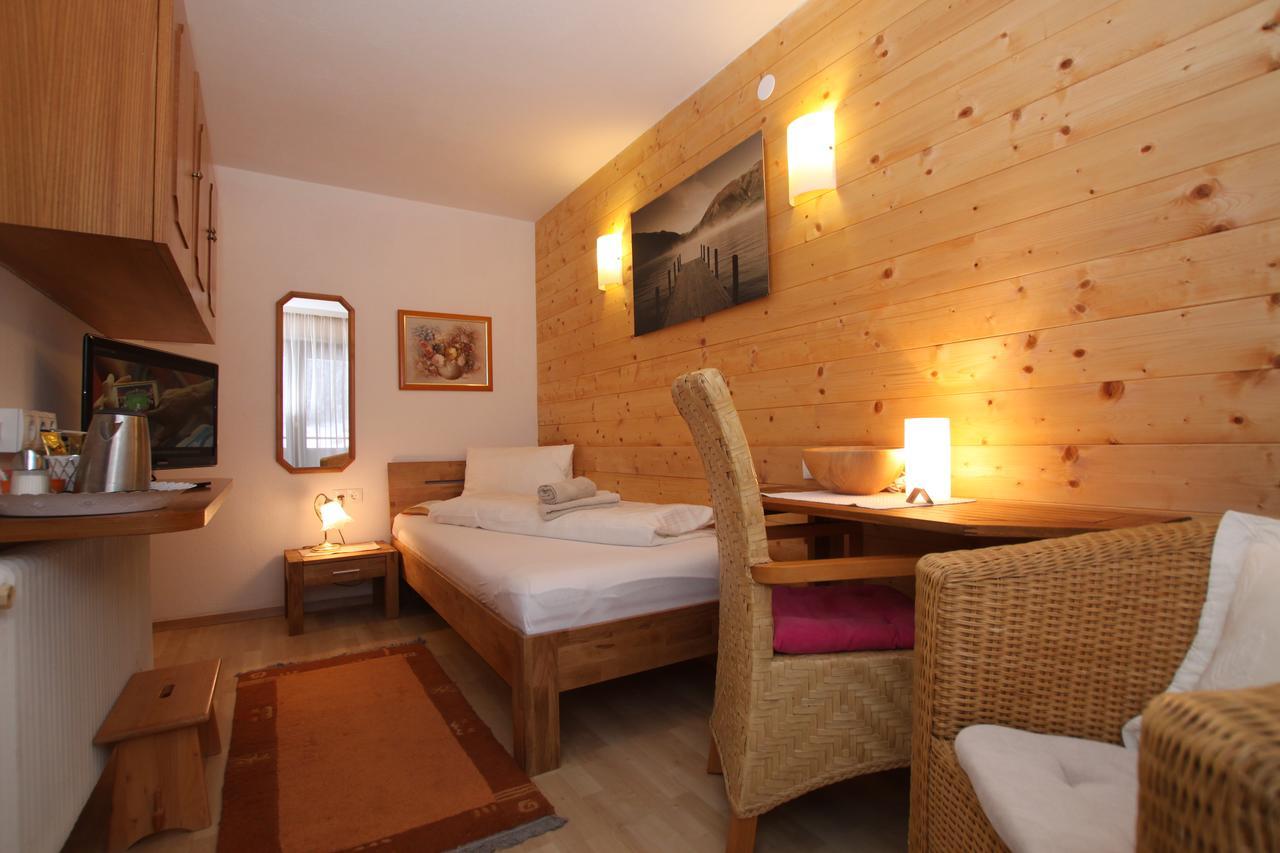 Pension Garni Gerhard Oetz Exterior photo