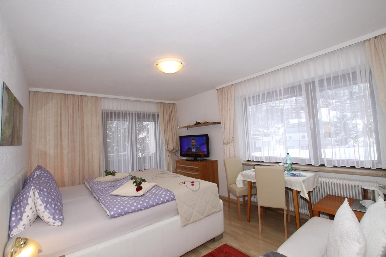 Pension Garni Gerhard Oetz Exterior photo