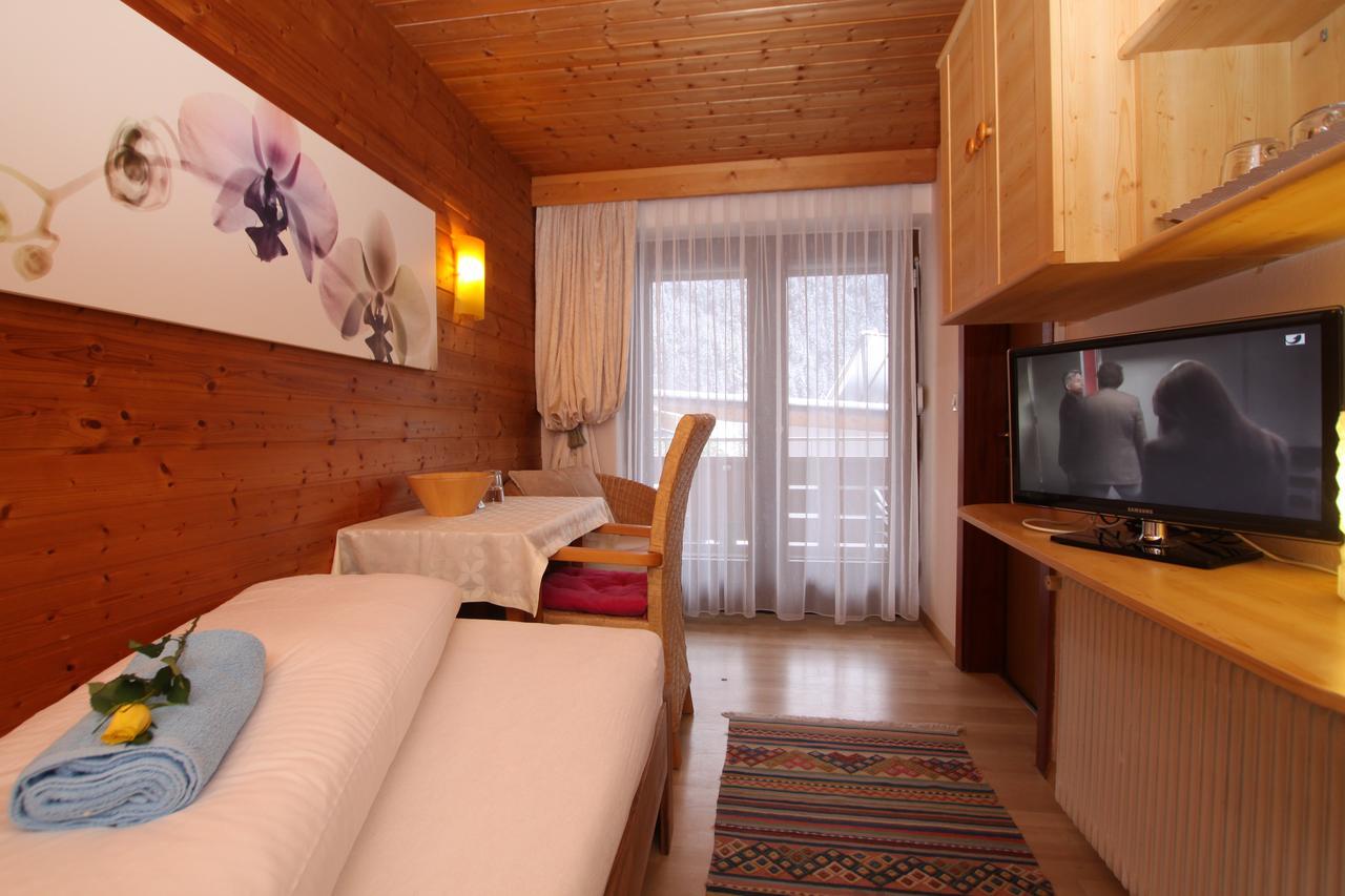 Pension Garni Gerhard Oetz Exterior photo