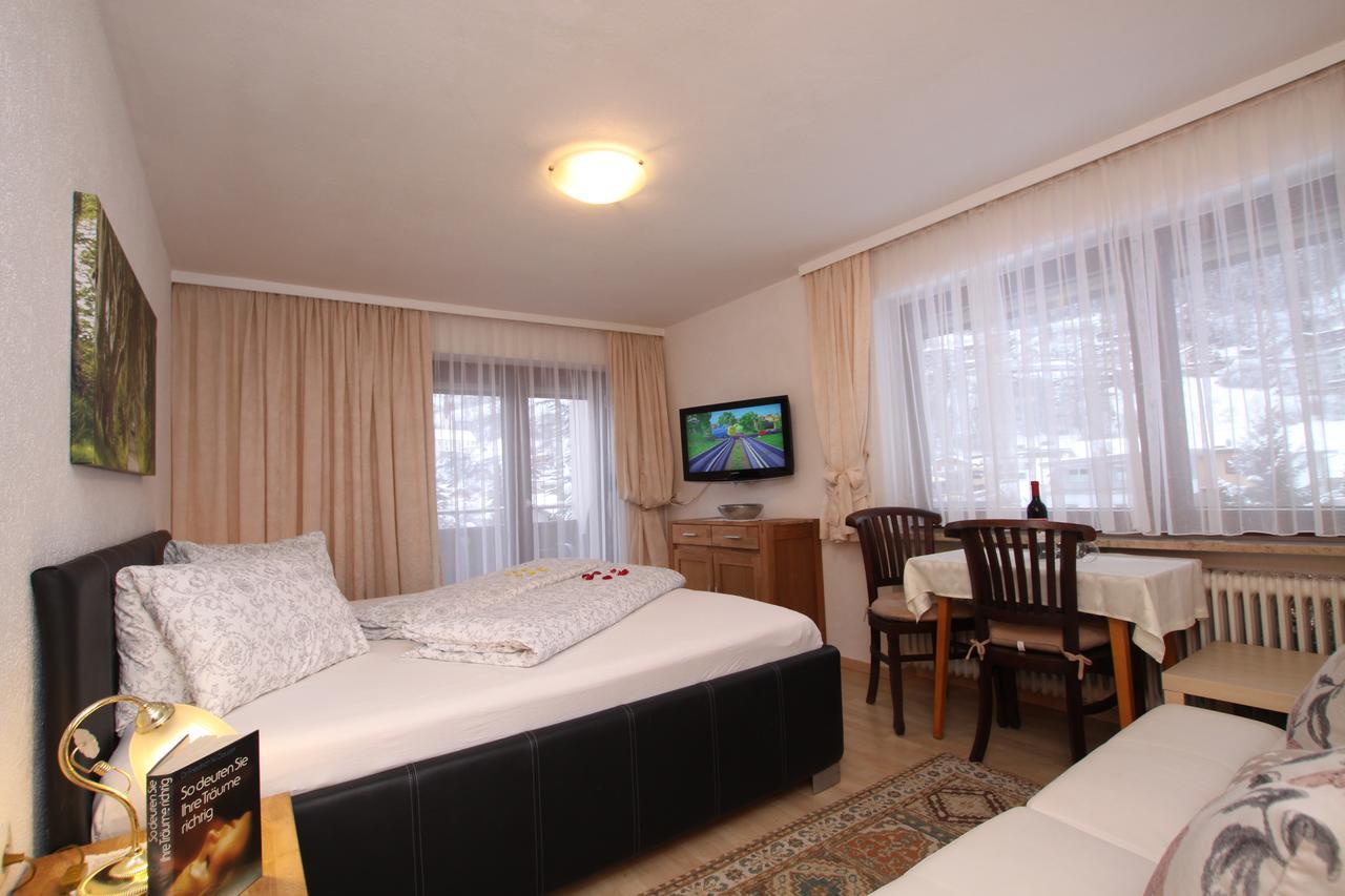 Pension Garni Gerhard Oetz Exterior photo